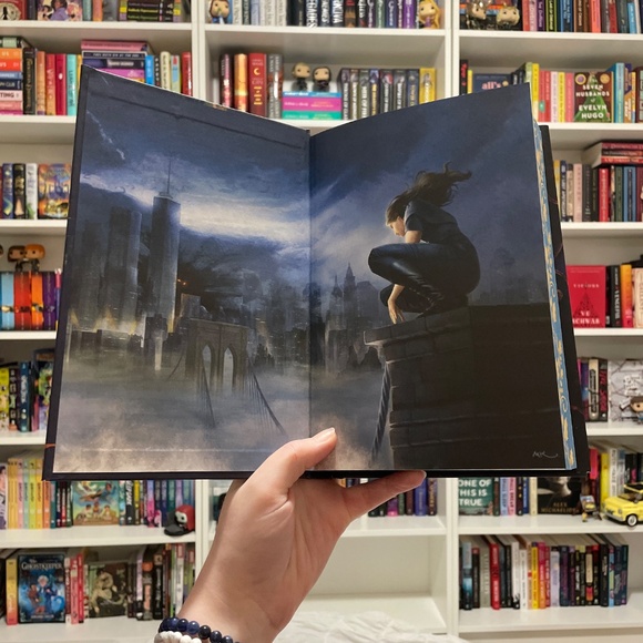 *BRAND NEW* Red Tower Deluxe Edition Romantasy Book: Wren and the Holly Library - Picture 6 of 7